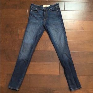 HOLLISTER SUPER SKINNY HIGH RISE JEANS